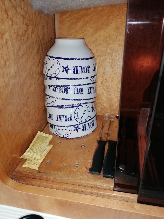 Séjour insolite sur un yacht. Bateau Hôtel à quai. La Rochelle  Extérieur photo