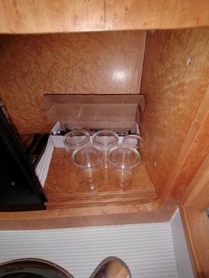 Séjour insolite sur un yacht. Bateau Hôtel à quai. La Rochelle  Extérieur photo