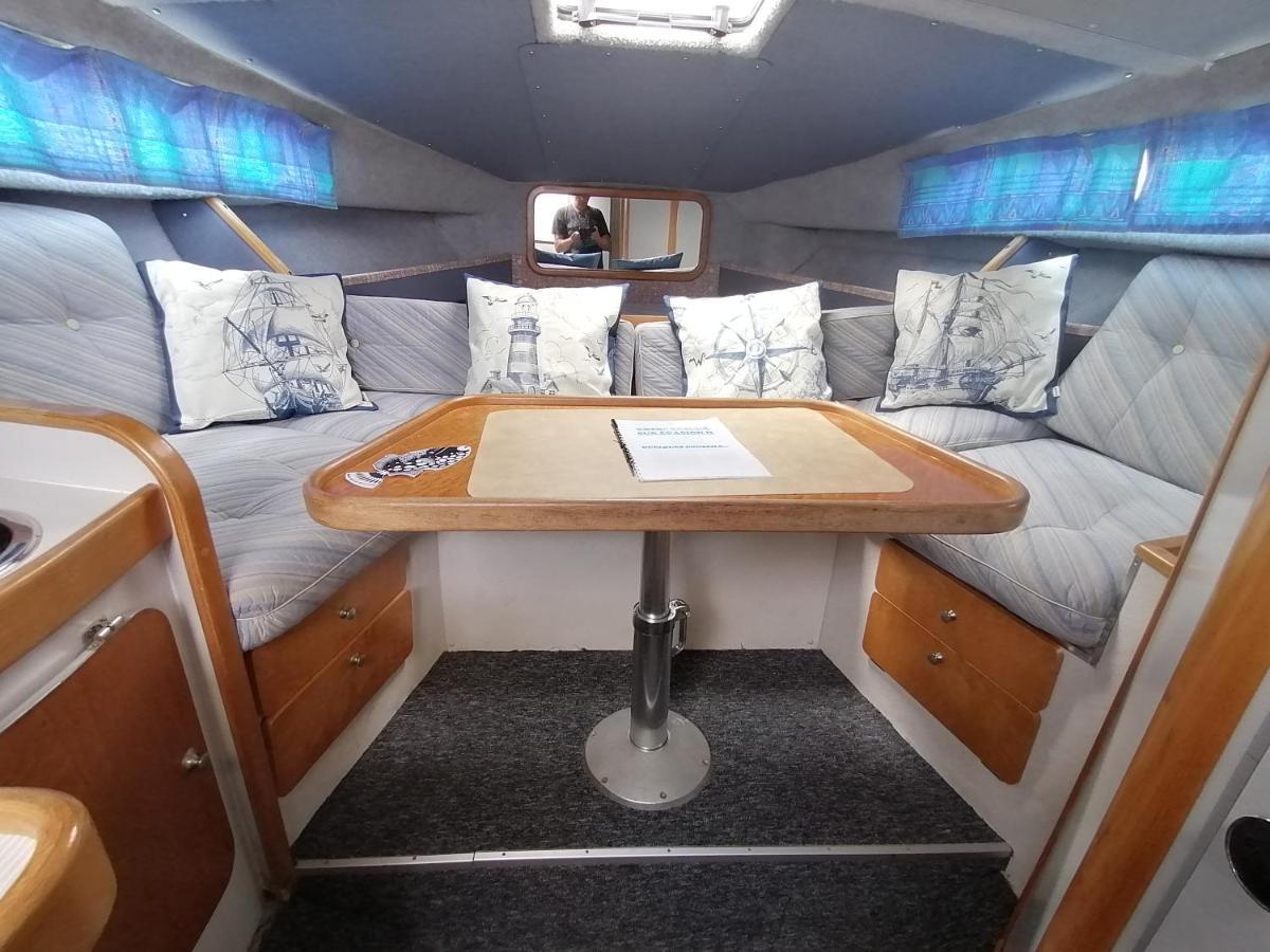 Séjour insolite sur un yacht. Bateau Hôtel à quai. La Rochelle  Extérieur photo