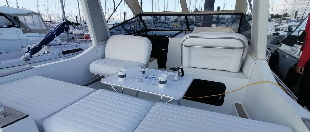 Séjour insolite sur un yacht. Bateau Hôtel à quai. La Rochelle  Extérieur photo