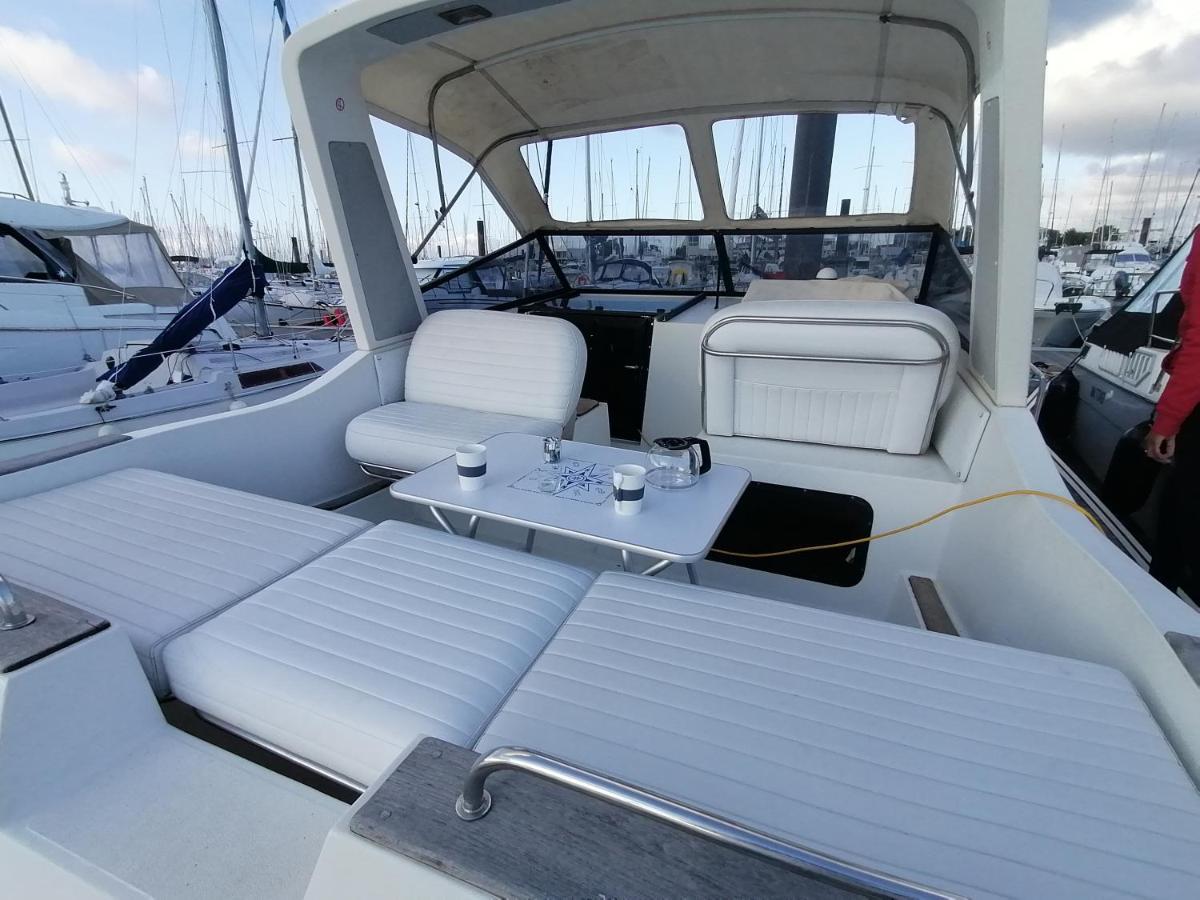 Séjour insolite sur un yacht. Bateau Hôtel à quai. La Rochelle  Extérieur photo